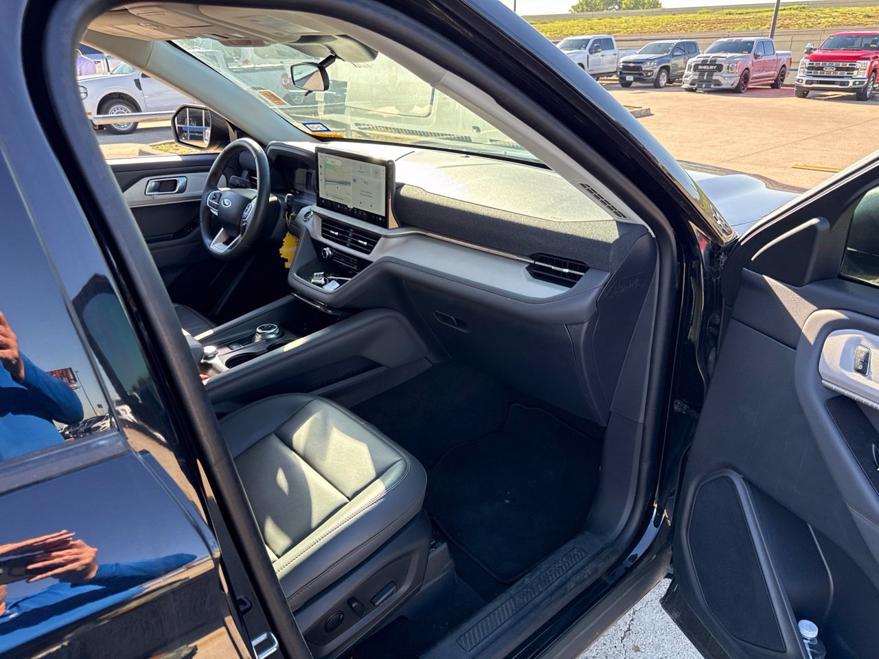 Used 2025 Ford Explorer Active w/ Active Comfort Package RWD image 15