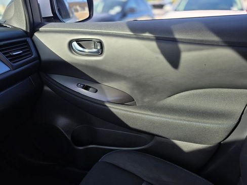 Used 2023 Nissan Leaf S image 25