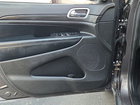 Used 2021 Jeep Grand Cherokee Laredo RWD image 9