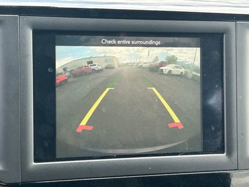 Used 2020 Chrysler Pacifica Touring-L FWD image 14