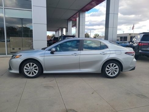 Used 2024 Toyota Camry LE image 4