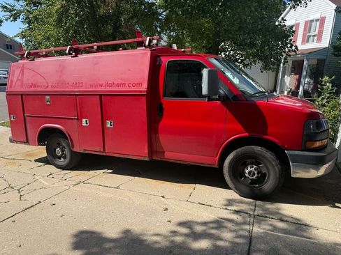 Used 2014 GMC Savana 3500 RWD image 3