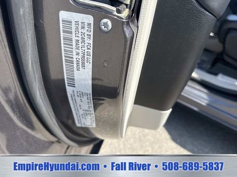 Used 2023 Chrysler Pacifica Touring-L FWD image 22