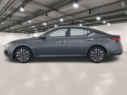 Used 2024 Nissan Altima 2.5 SV FWD image 6