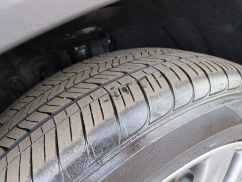 Used 2023 Toyota Highlander Platinum image 28