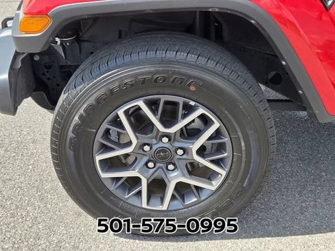 Used 2025 Jeep Wrangler Unlimited Sahara AWD/4WD image 20