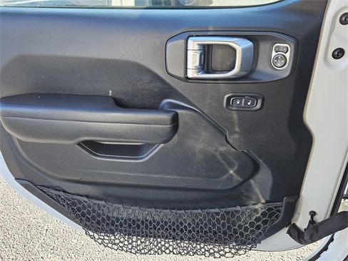 Used 2018 Jeep Wrangler Unlimited Rubicon image 16