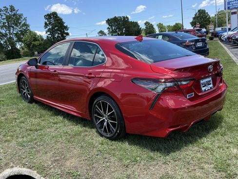 Used 2022 Toyota Camry SE FWD image 4
