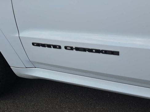 Used 2018 Jeep Grand Cherokee High Altitude AWD/4WD image 16
