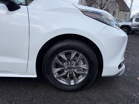 Used 2024 Toyota Sienna LE image 12