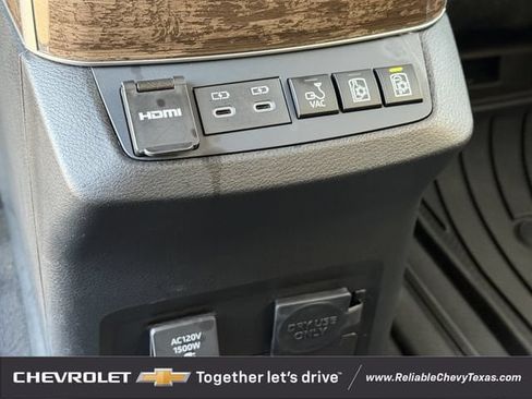 Used 2025 Toyota Sienna Platinum AWD/4WD image 33