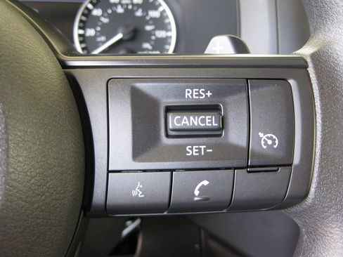 Used 2025 Nissan Pathfinder S FWD image 14