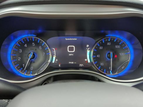 Used 2021 Chrysler Pacifica Touring w/ S Appearance Package FWD image 12