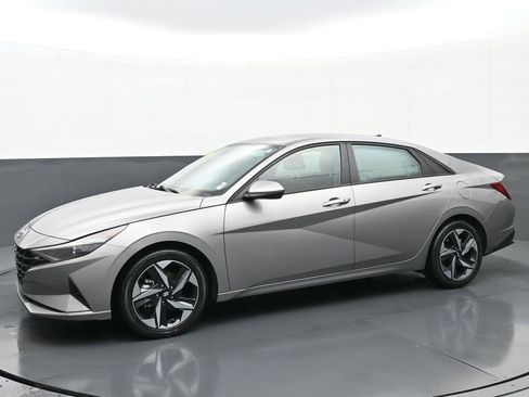 Certified 2023 Hyundai Elantra SEL w/ Convenience Package image 7