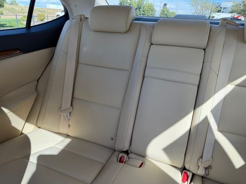 Used 2013 Lexus ES 300h w/ Premium Pkg FWD image 18