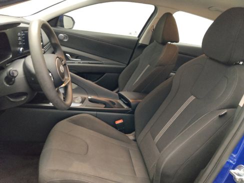 Used 2024 Hyundai Elantra SE FWD image 17