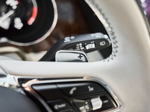 Used 2023 Bentley Bentayga Extended Wheelbase image 63