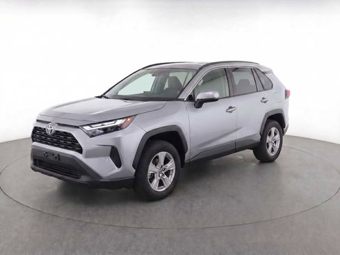 Used 2025 Toyota RAV4 XLE image 1