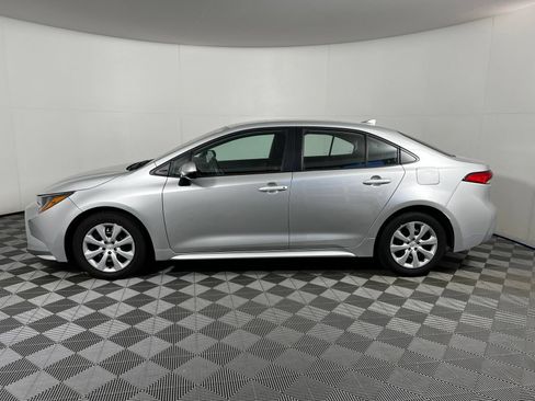 Used 2025 Toyota Corolla LE FWD image 8