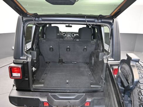 Used 2022 Jeep Wrangler Unlimited Sahara w/ Dual Top Group image 11