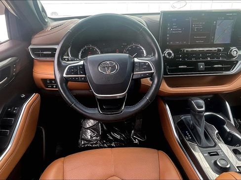 Used 2022 Toyota Highlander Platinum AWD/4WD image 6