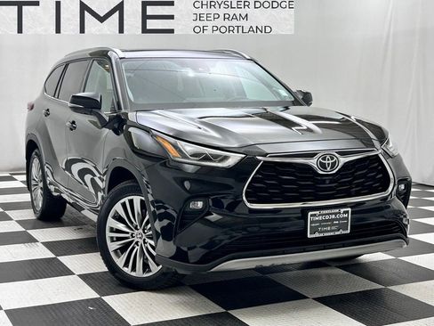 Used 2022 Toyota Highlander Platinum AWD/4WD image 1
