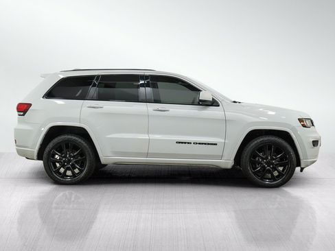 Used 2020 Jeep Grand Cherokee Altitude AWD/4WD image 6