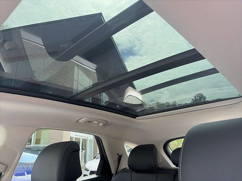 Used 2026 Genesis GV70 2.5T Select image 7