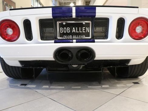 Used 2005 Ford GT RWD image 13