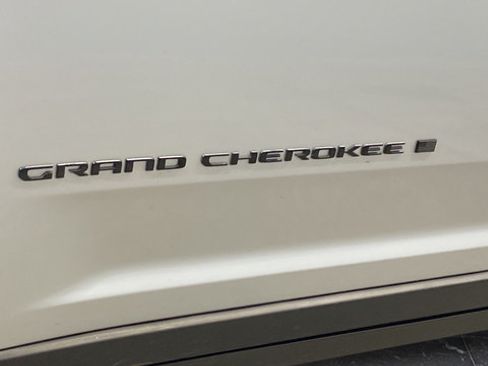 Used 2023 Jeep Grand Cherokee Altitude AWD/4WD image 42