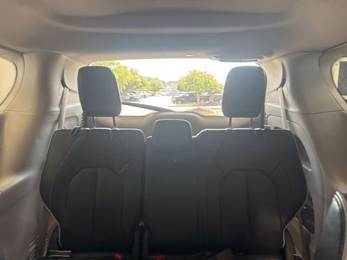 Used 2023 Chrysler Pacifica Limited image 20