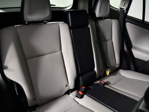 Used 2018 Toyota RAV4 Limited image 23