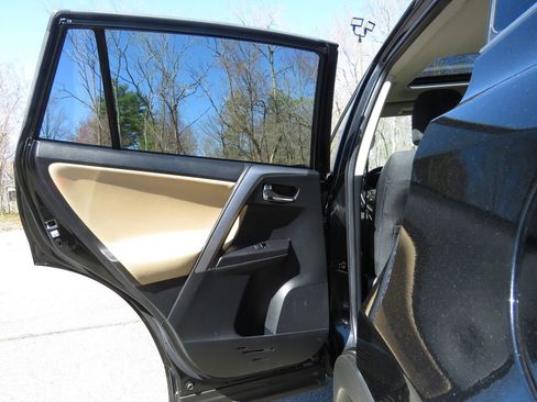 Used 2017 Toyota RAV4 XLE w/ Carpet Mat Package AWD/4WD image 18