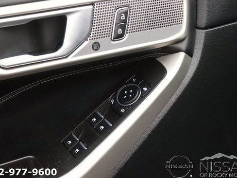 Used 2023 Ford Explorer Limited image 11