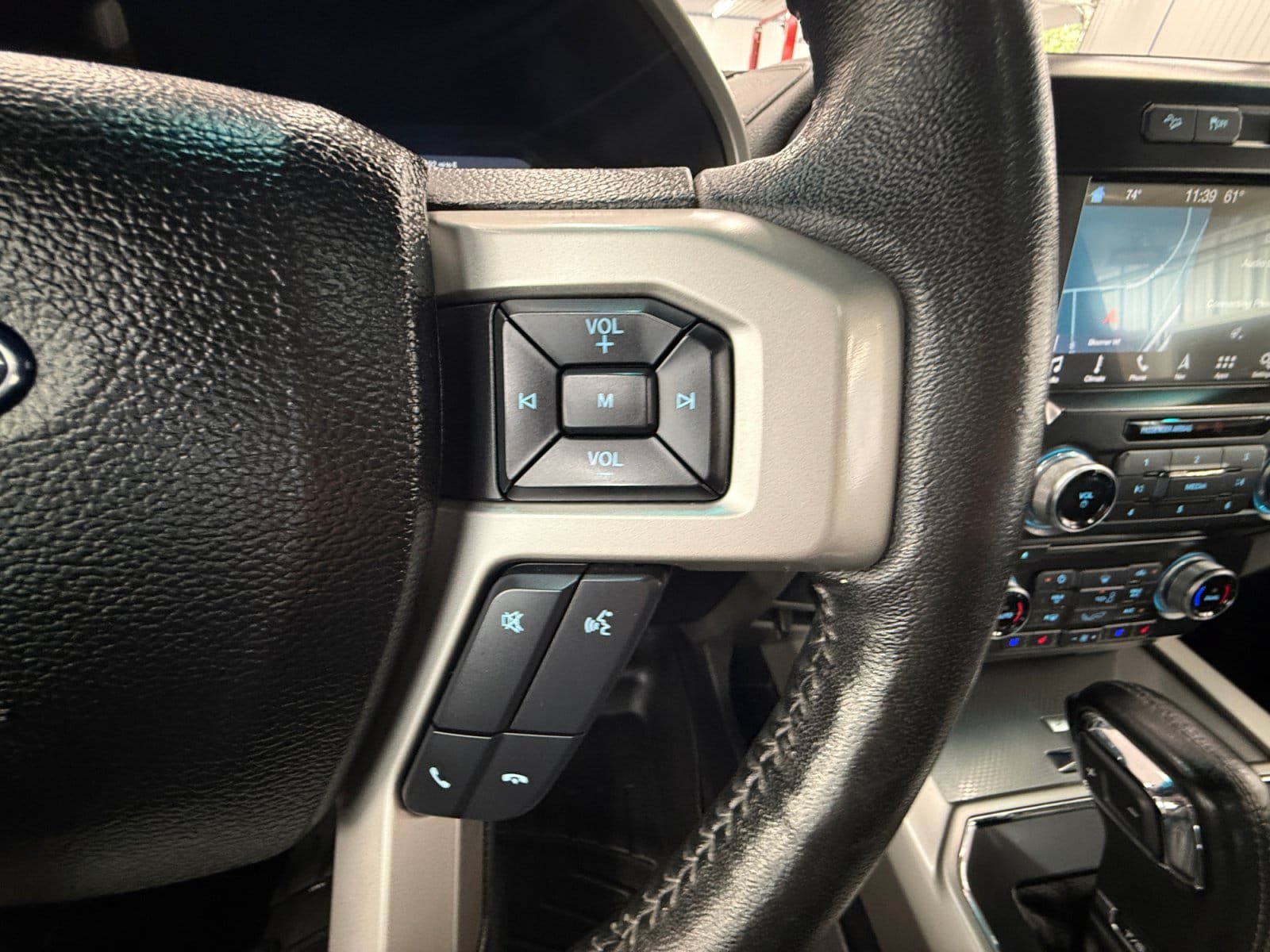 Used 2017 Ford F150 Lariat w/ Equipment Group 502A Luxury AWD/4WD image 31