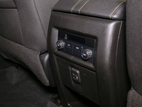 Used 2020 Chevrolet Traverse LT FWD image 23