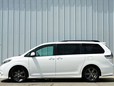 Used 2015 Toyota Sienna SE Premium image 8