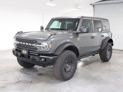 New 2025 Ford Bronco Badlands w/ Sasquatch Package image 3