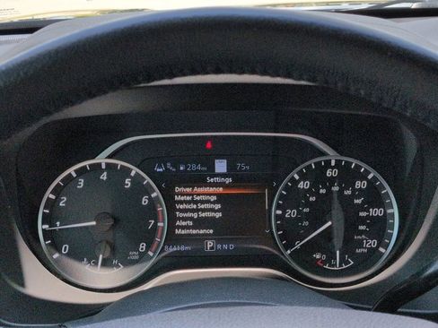 Used 2021 Nissan Titan SV w/ SV Convenience Package RWD image 30
