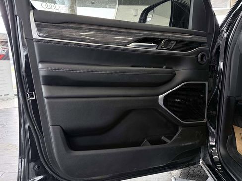 Used 2022 Jeep Wagoneer Series III w/ Premium Group I image 20