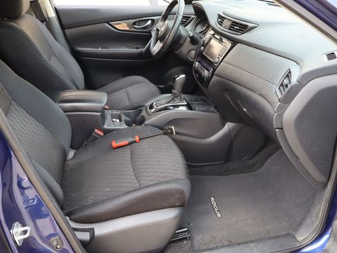 Used 2019 Nissan Rogue SV w/ Premium Package FWD image 17