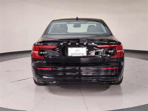 Used 2024 Volvo S60 B5 Core image 10