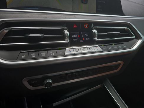 Used 2022 BMW X7 M50i w/ Cold Weather Package AWD/4WD image 21