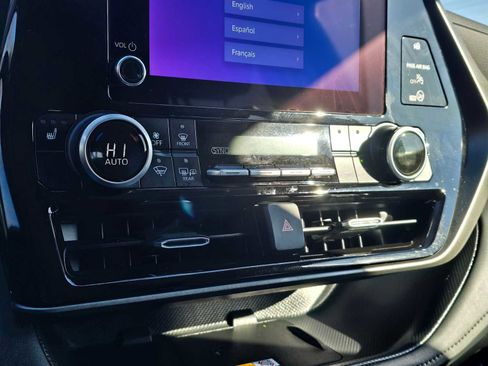 Used 2023 Toyota Highlander XLE image 30