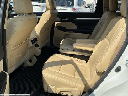 Used 2018 Toyota Highlander XLE FWD image 9