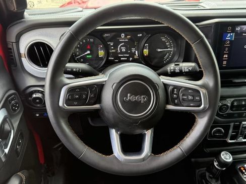 Used 2024 Jeep Wrangler Unlimited Sahara AWD/4WD image 12