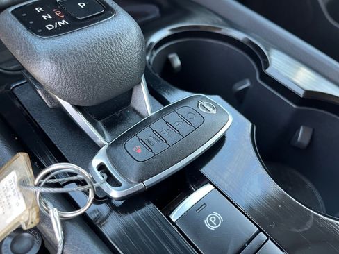 Used 2025 Nissan Rogue SV FWD image 21
