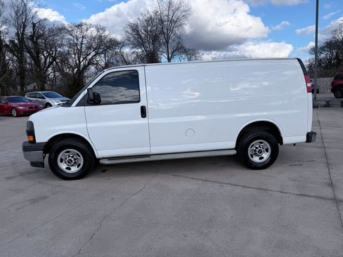 Used 2017 GMC Savana 2500 image 7