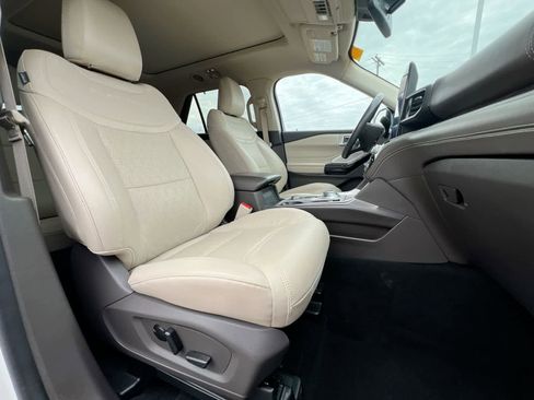 Certified 2023 Ford Explorer Platinum w/ Technology Package AWD/4WD image 21