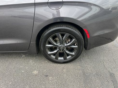 Used 2019 Chrysler Pacifica Touring Plus w/ S Appearance Package image 8